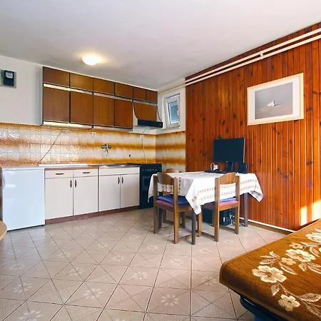 Valerija 847 * Пула